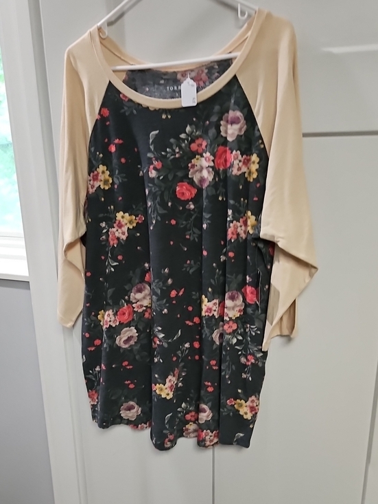 torrid Tops - torrid Black Floral Raglan Top with Cream Sleeves